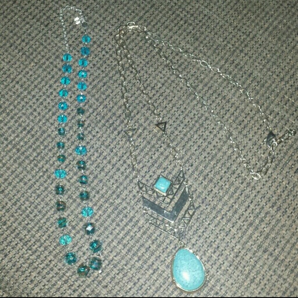 Bundle of 2 turquoise color necklaces